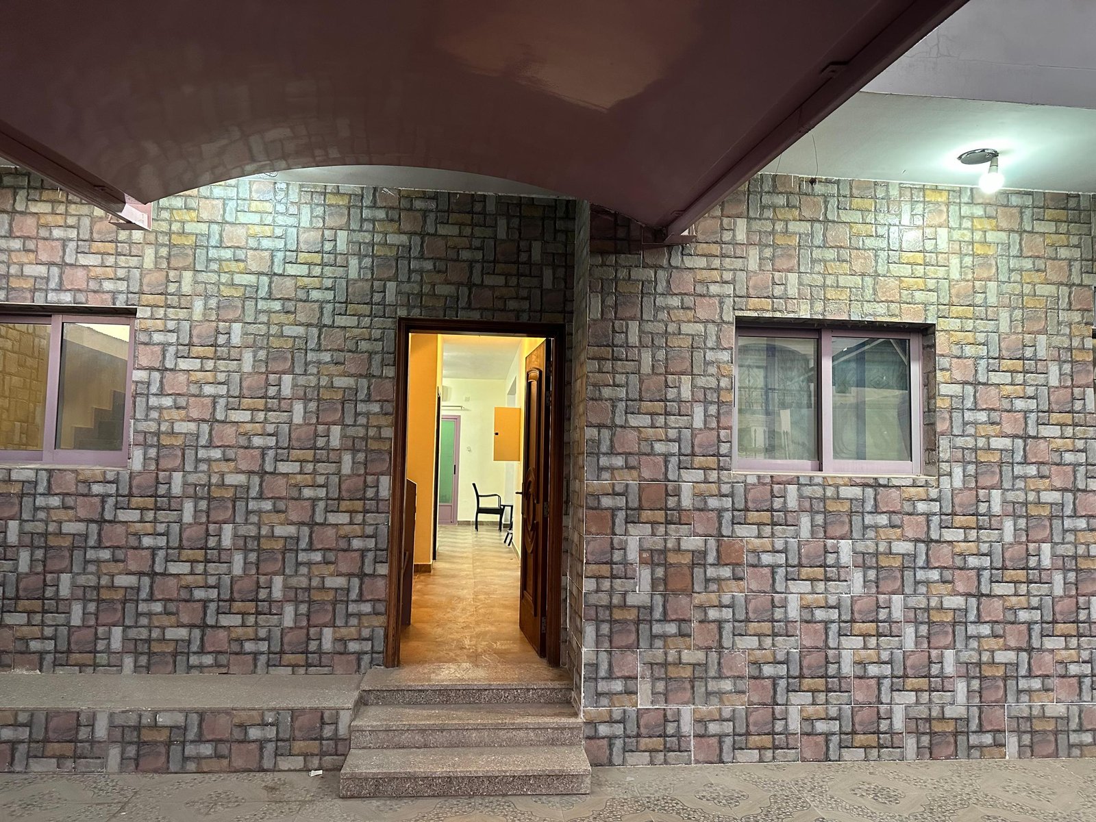 1000468224